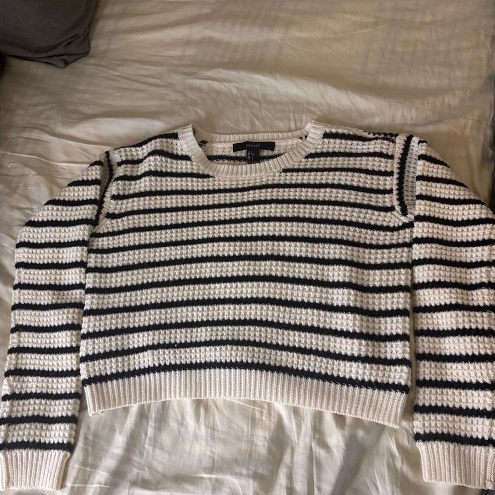 Forever 21 Black and White Striped Crew Neck Sweater